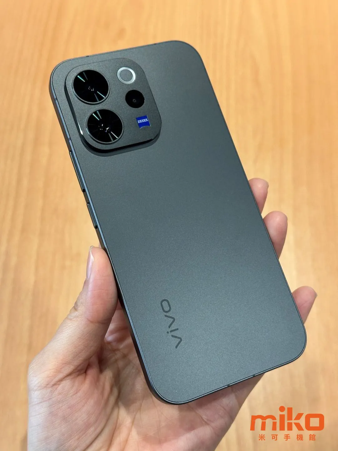 vivo V70 星曜黑外觀 - 2&nbsp;